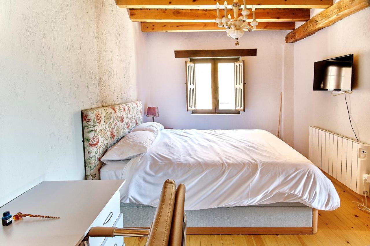 Hestia Vut Villa Ayllón Buitenkant foto